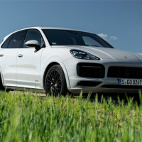 Porsche Cayenne GTS Slide